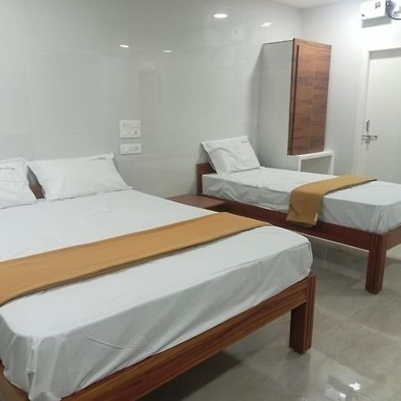 Sai Durga Banquet Hall And Ac Rooms Tirupati Eksteriør billede