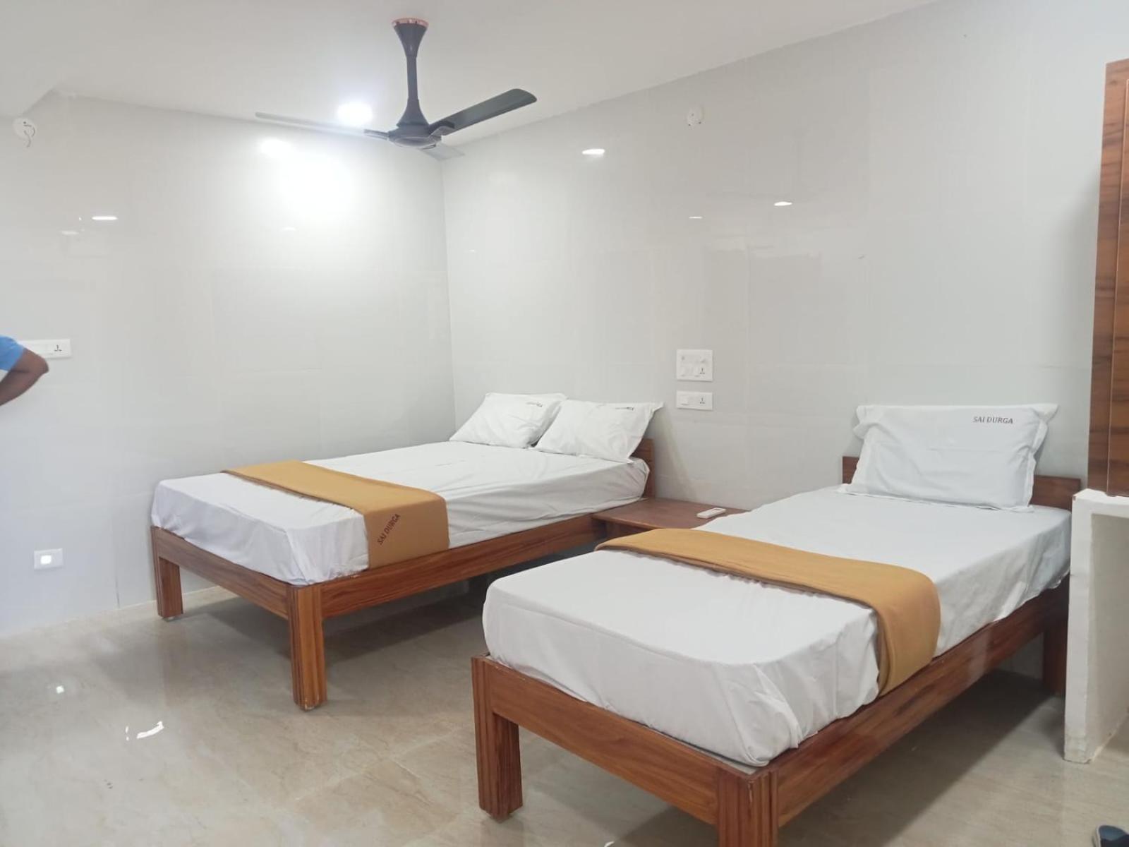 Sai Durga Banquet Hall And Ac Rooms Tirupati Eksteriør billede